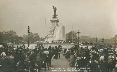 Viktória királynő emlékműve, a király leleplezése, 1911. május 16 alkotó: English Photographer