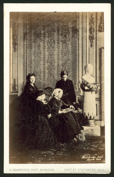 Viktória királynő és családtagjai alkotó: English Photographer
