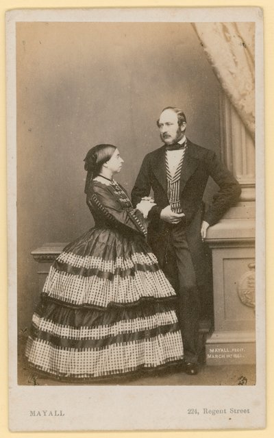 Viktória királynő és a hercegprímás (fekete-fehér fotó) alkotó: English Photographer