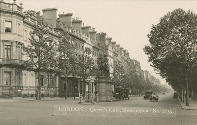 Queens Gate, Kensington, London alkotó: English Photographer
