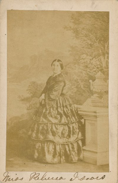 Rebecca Isaacs alkotó: English Photographer