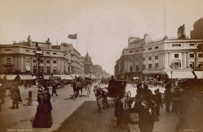 Regent Circus, London alkotó: English Photographer