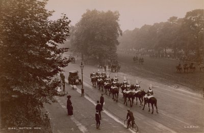 Rotten Row, Hyde Park, London alkotó: English Photographer