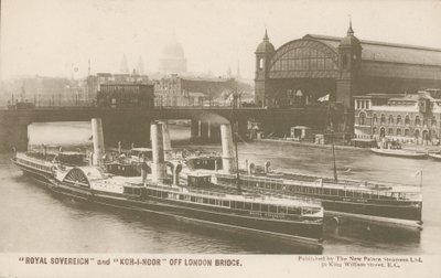 Royal Sovereign és Koh-I-Noor a London Bridge mellett alkotó: English Photographer