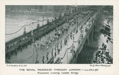 Királyi körmenet a London Bridge-en alkotó: English Photographer