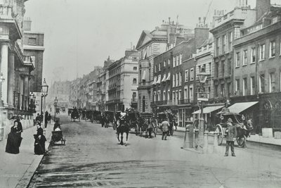 Saint Jamess Street, Westminster LB: északra nézve a Pall Mall bevásárlóközponttól, 1895 alkotó: English Photographer