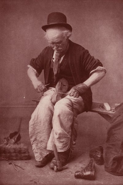 Suszter munka közben (fekete-fehér fotó) alkotó: English Photographer