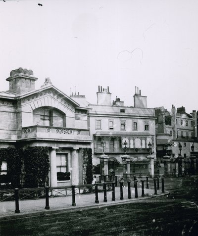 Stanhope Gate, London alkotó: English Photographer