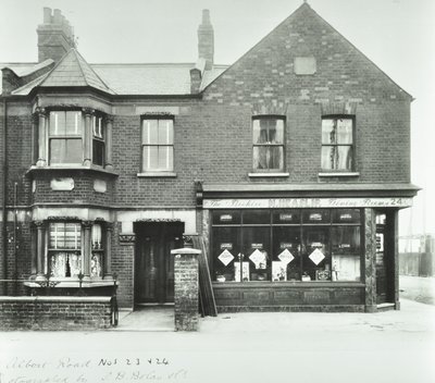 The Beehive Dining Rooms 97.0 ALB, 1899 alkotó: English Photographer