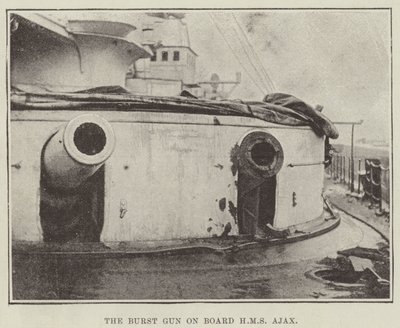 A Burst Gun a HMS Ajax fedélzetén alkotó: English Photographer