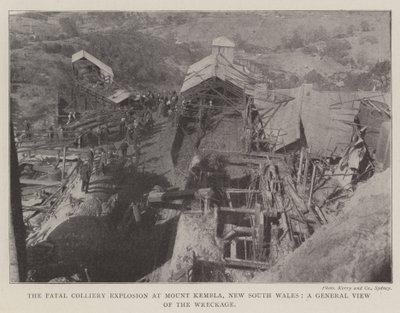 A végzetes Colliery-robbanás a Mount Kembla-nál, Új-Dél-Walesben, általános kép a roncsokról alkotó: English Photographer