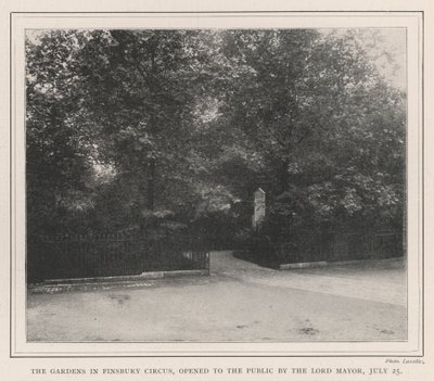 A Finsbury Circus kertje, amelyet a Lord Mayor nyitott meg a nyilvánosság előtt, július 25-én alkotó: English Photographer