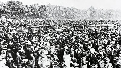 A nagy szavazatok a nőkért demonstráció a Hyde Parkban, 1908. június 12-én, vasárnap alkotó: English Photographer