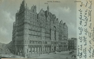 A Hotel Russell, London alkotó: English Photographer