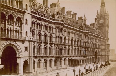 A Midland Grand Hotel, a Midlandi pályaudvar, Euston Road, London alkotó: English Photographer