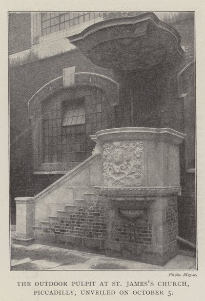 A kültéri szószék a Szent Jakab-templomban, Piccadilly-ben, október 5-én mutatkozott be alkotó: English Photographer