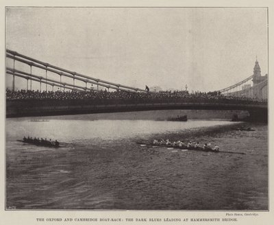 Az Oxford és Cambridge Boat-Race, a Dark Blues vezet a Hammersmith Bridge-nél alkotó: English Photographer
