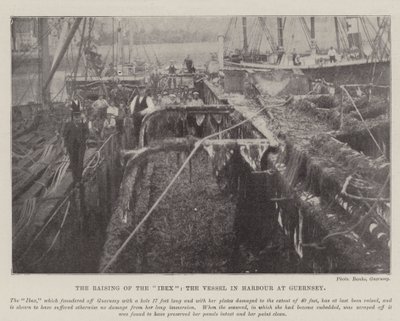 A kősziklák felnevelése, a hajó Guernsey kikötőjében alkotó: English Photographer