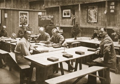 The Reading Room, Handforth, illusztráció a német rabok Nagy-Britanniában című könyvéből (fotómélység) alkotó: English Photographer