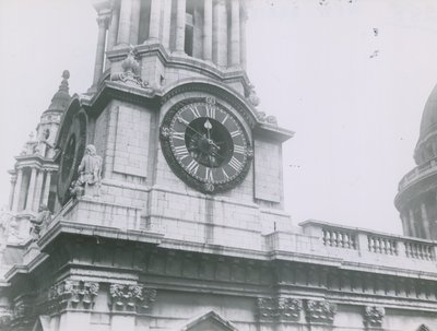 A Szent Pál-székesegyház órája alkotó: English Photographer