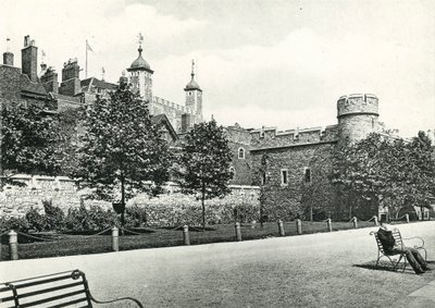Tower of London a rakpartról alkotó: English Photographer