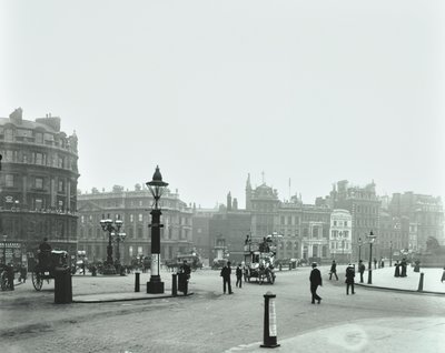 Trafalgar Square, Westminster LB: A Trafalgar Square keletre néz a Charing Cross felé, 1896 alkotó: English Photographer