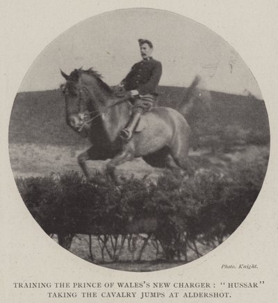 A walesi herceg kiképzése új töltő, a lovasság ugrását végrehajtó huszár Aldershotban alkotó: English Photographer