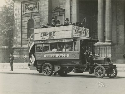 Union Jack Omnibus alkotó: English Photographer