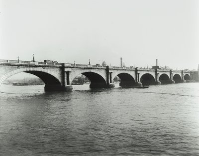 Waterloo híd: kilátás az északi partról, 1895 alkotó: English Photographer