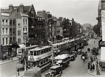 Whitechapel High Street, London, 1930 körül alkotó: English Photographer