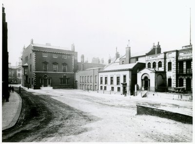 Whitehall Court or Yard, Vanbrugh House, 1898-ban lerombolták alkotó: English Photographer