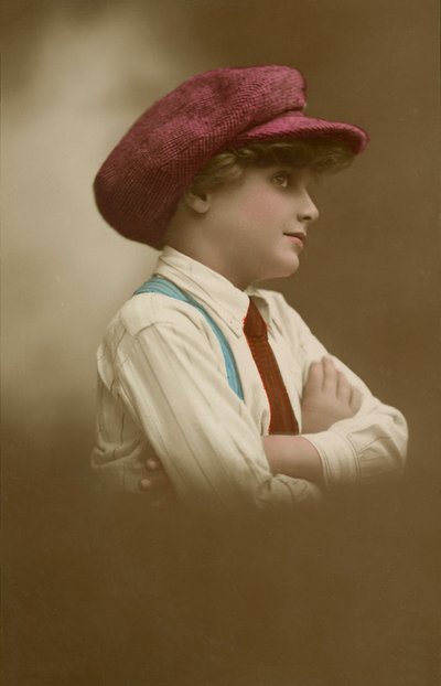 Fiatal lány sapkában (színes fotó) alkotó: English Photographer