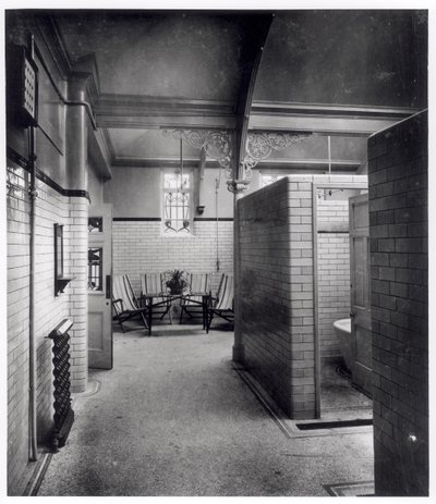 Privát fülkék és váróterület Bramley Bathsban, Leedsben alkotó: English Photographer English Photographer