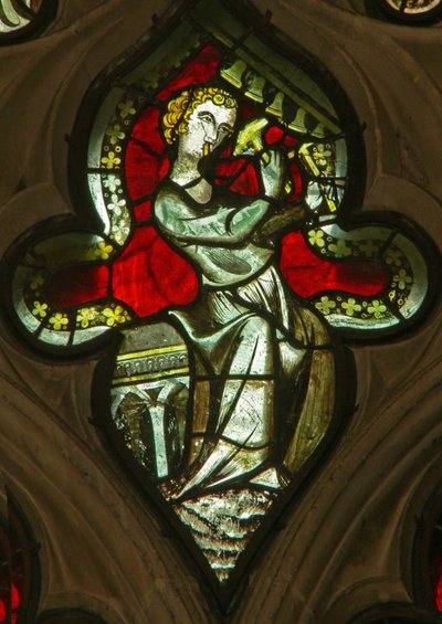 A Lady Chapel ablaka egy zenész angyalt ábrázol harangokkal alkotó: English School