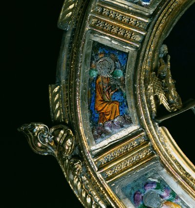 Angyal fúvós hangszeren játszik, részlet Wykehami Vilmos (kb. 1320-1404) crozier-éből (ezüst aranyozott és champleve zománc) (lásd: 205100-32) alkotó: English School