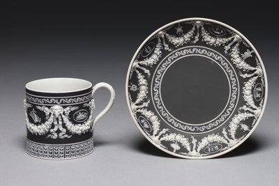 Csésze és csészealj, tervezte és készítette a Wedgwood Factory, 1790 körül alkotó: English School