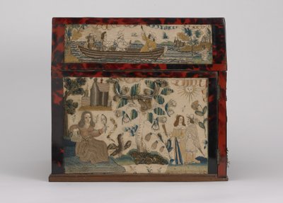 Hímzett koporsó, 1660 körül (selyem, vászon, fa, teknőspáncél és ezüst tartók) alkotó: English School