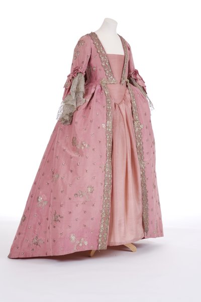 Egy zsák hátsó ruha elölnézete, 1750-es évek (szőtt selyem és ezüst fémszál) alkotó: English School