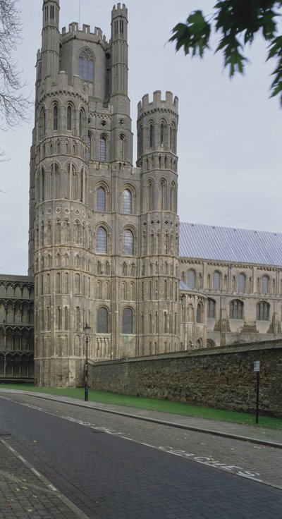 Nyolcszög torony, délről, 1322-ben épült alkotó: English School