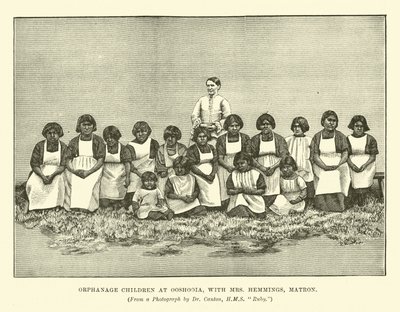 Árvaházi gyerekek Ooshooiában Mrs. Hemmings anyával alkotó: English School