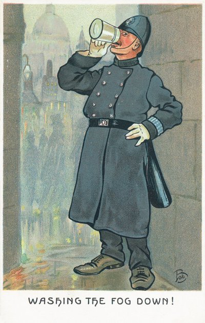 Rendőr iszik egy fél literes pohárból alkotó: English School