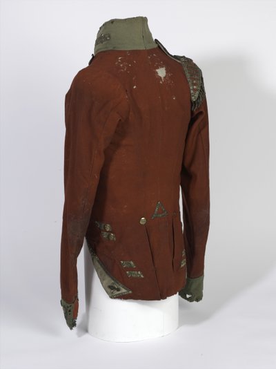 Rövidfarkú Coatee, Light Company tisztek, 2. Bn 69. (Dél-Lincolnshire) Ezred, viselte a waterlooi kampány alatt Henry Anderson hadnagy, 1815 körül (skarlát és zöld szövet aranyozott gombokkal) alkotó: English School