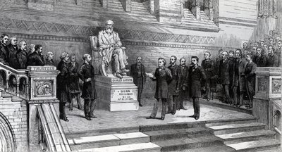 A néhai Charles Darwin szobrának leleplezése a South Kensington-i Természettudományi Múzeumban, 1885. június 9. alkotó: English School