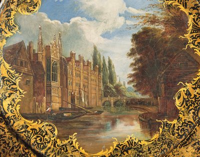 Viktoriánus tányér, amely a cambridge-i St. Johns College, a Third Court és a híd jelenetével díszített (papírmasé) alkotó: English School