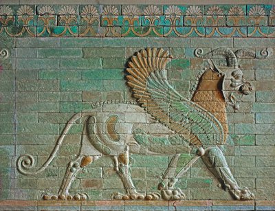 Szárnyas oroszlán kosfejjel és griff hátsó lábakkal ... alkotó: Erich Lessing