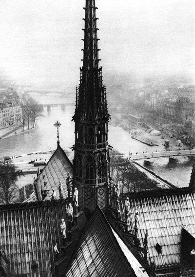 A Notre Dame tornya a tornyokból nézve, Párizs, 1931. alkotó: Ernest Flammarion