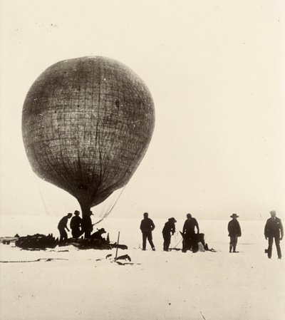 A jégen hidrogénnel felfújt tehénbél-lufi látványa. Sir Ernest Henry Shackleton Nemzeti Antarktiszi Expedíció (1901-1903) című albumából. alkotó: Ernest Henry Shackleton