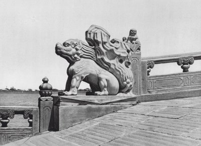 Peking, Wan shou shan, Chihli, híd vége a Nyári Palotában (fekete-fehér fénykép) alkotó: Ernst Boerschmann