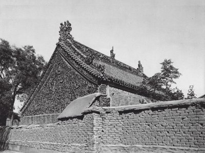 Tsing yang shu, Shantung, Csarnok mázas terrakotta domborművekkel a Tai shan Istennő templomában (fekete-fehér fotó) alkotó: Ernst Boerschmann