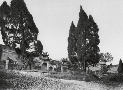 Wanhien, Kiao ting shan, Szecsuán, Sír a Kiao ting hegy lejtőjén, Wanhien közelében (fekete-fehér fénykép) alkotó: Ernst Boerschmann